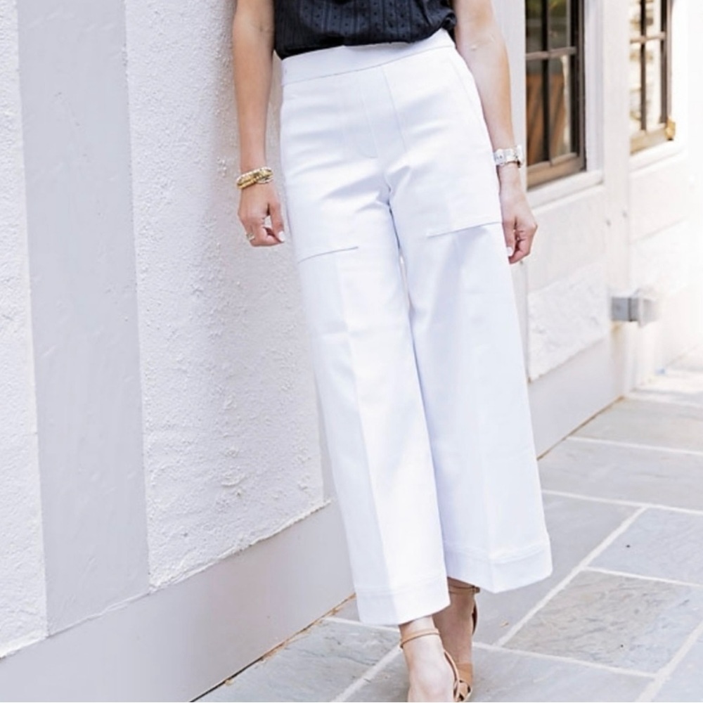 SPANX On The Go Wide Legged Pants
White Cropped Twill pants